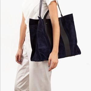 clare v simple tote in navy with light staining